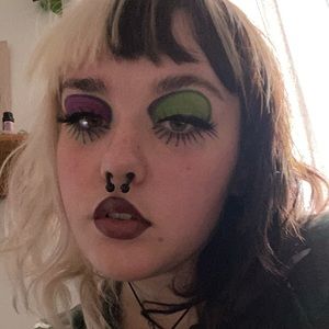 Meet your Posher, Crystal